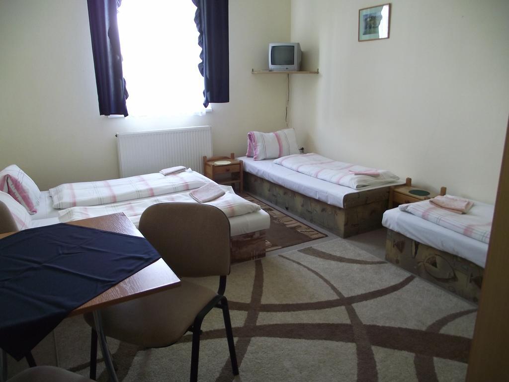 Penzion Slavia Poprad Bagian luar foto