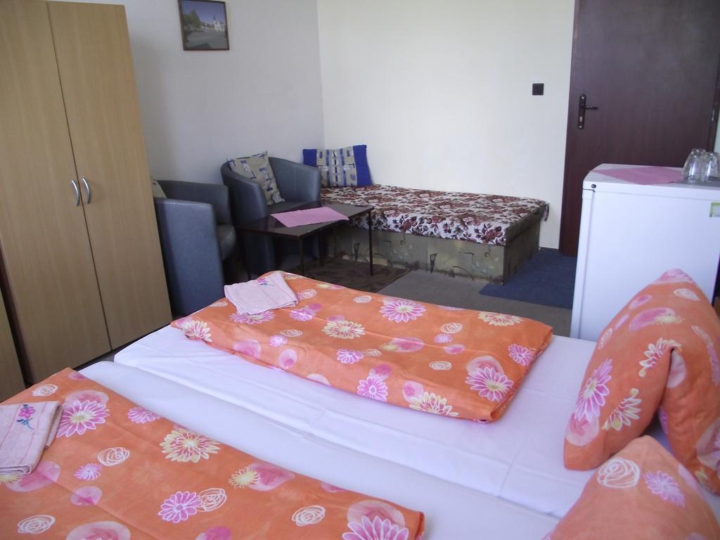 Penzion Slavia Poprad Bagian luar foto