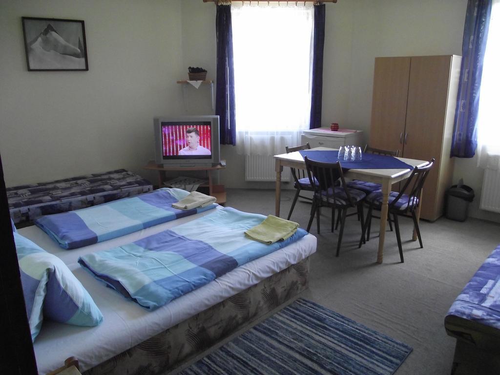Penzion Slavia Poprad Bagian luar foto